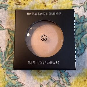 IL MAKIAGE Mineral Baked Highlighter